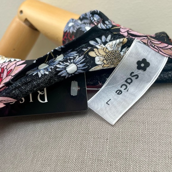 Boho Floral Shorts Jumper - L - Picture 7 of 9